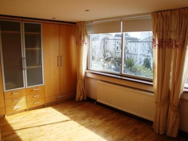 			NEW INSTRUCTION, 5 Bedroom, 1 bath, 1 reception House			 Abbey Road, WEST/SOUTH HAMPSTEAD